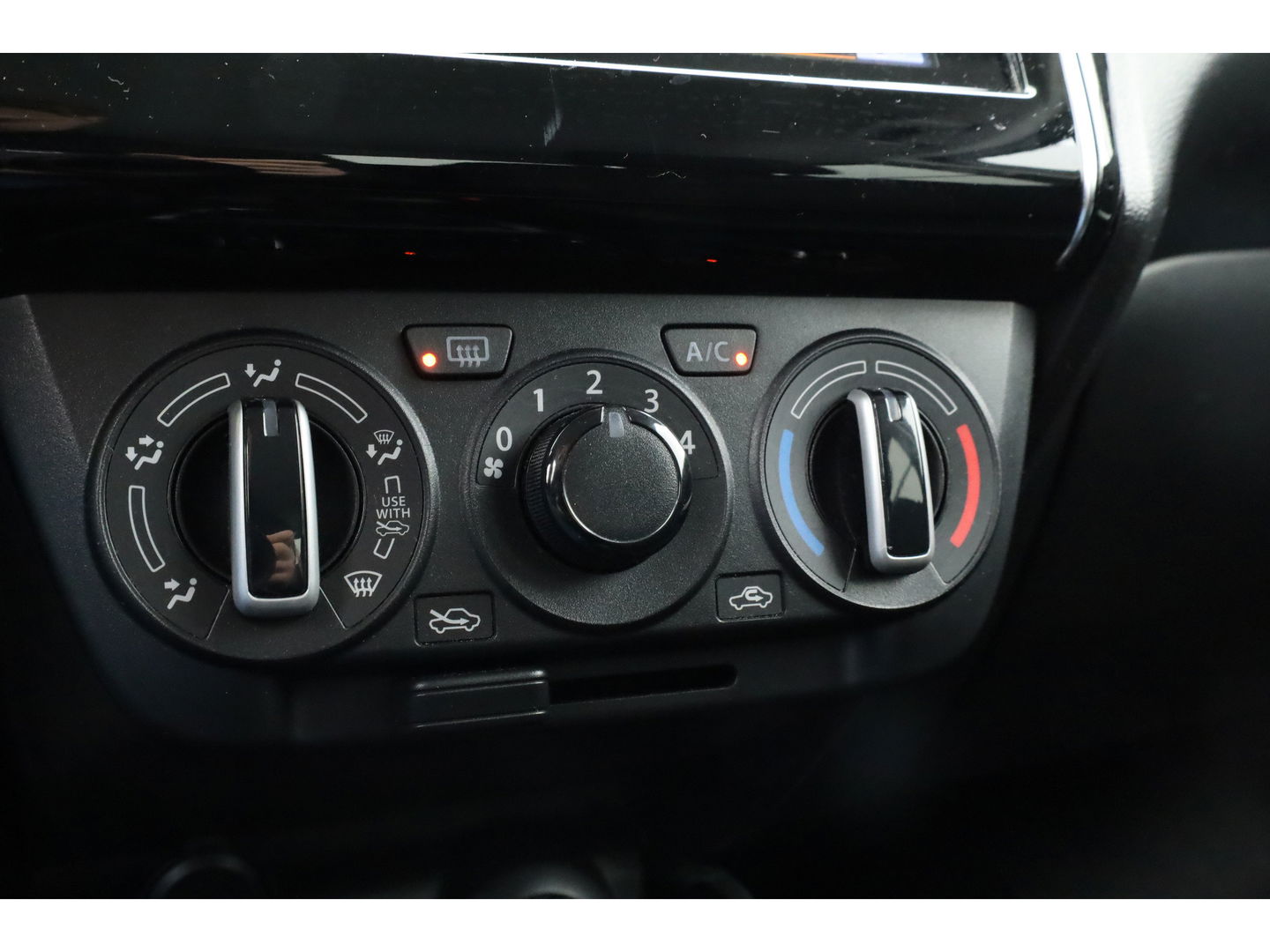 Suzuki Swift 1.2 Stijl Smart Hybrid | Apple CarPlay & Android auto | Camera | Stoelverw. | DAB | 16''