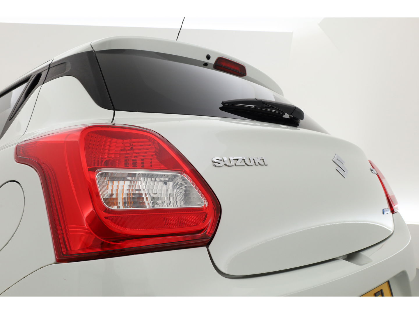 Suzuki Swift 1.2 Stijl Smart Hybrid | Apple CarPlay & Android auto | Camera | Stoelverw. | DAB | 16''