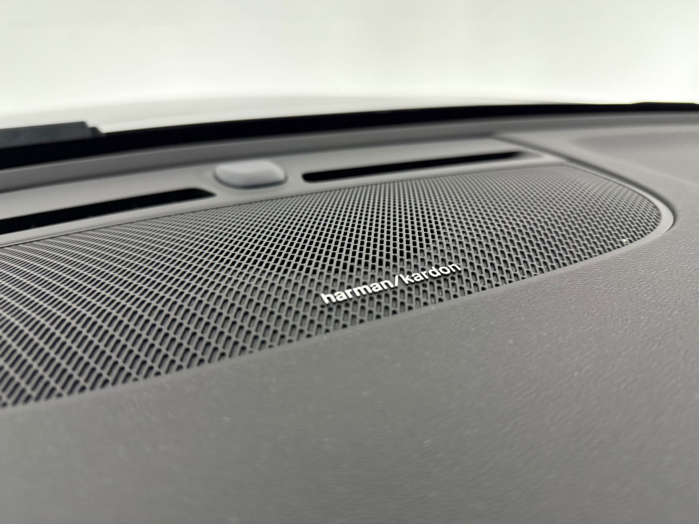 Volvo XC40 Recharge Pure Electric 69 kWh | SOH 94% | Snelladen | H/K | Pano | Memory | 360° | Virtual | Stoel/Stuur verw. | Trekh. | Adap. Cruise | Carplay | NAP