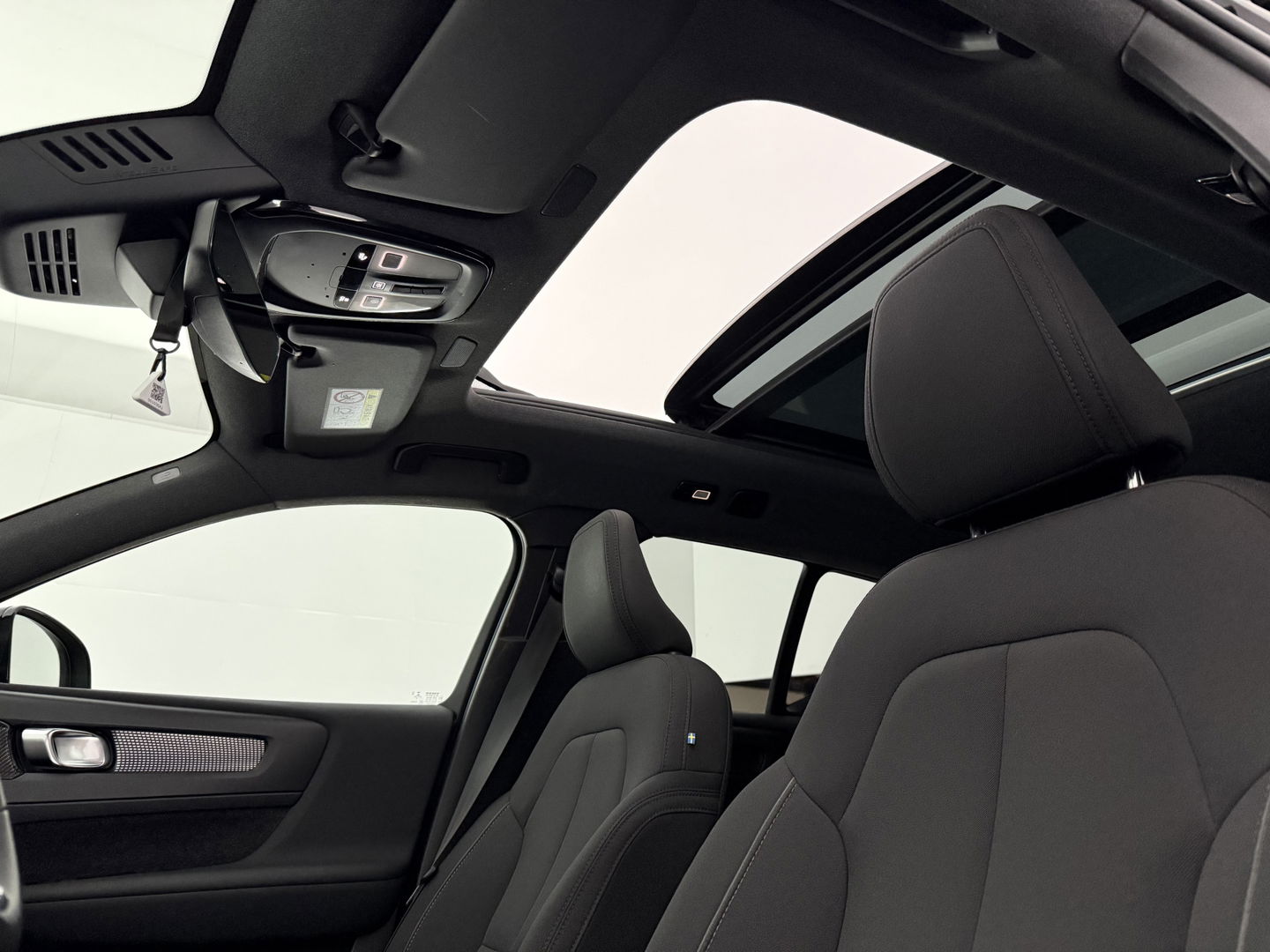 Volvo XC40 Recharge Pure Electric 69 kWh | SOH 94% | Snelladen | H/K | Pano | Memory | 360° | Virtual | Stoel/Stuur verw. | Trekh. | Adap. Cruise | Carplay | NAP