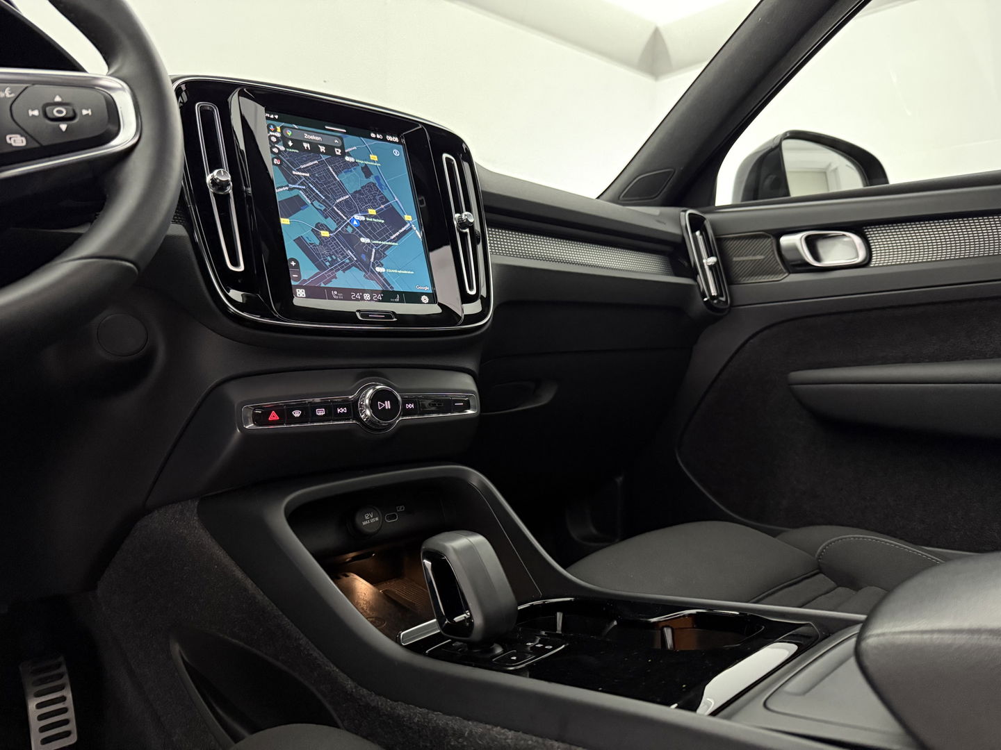 Volvo XC40 Recharge Pure Electric 69 kWh | SOH 94% | Snelladen | H/K | Pano | Memory | 360° | Virtual | Stoel/Stuur verw. | Trekh. | Adap. Cruise | Carplay | NAP