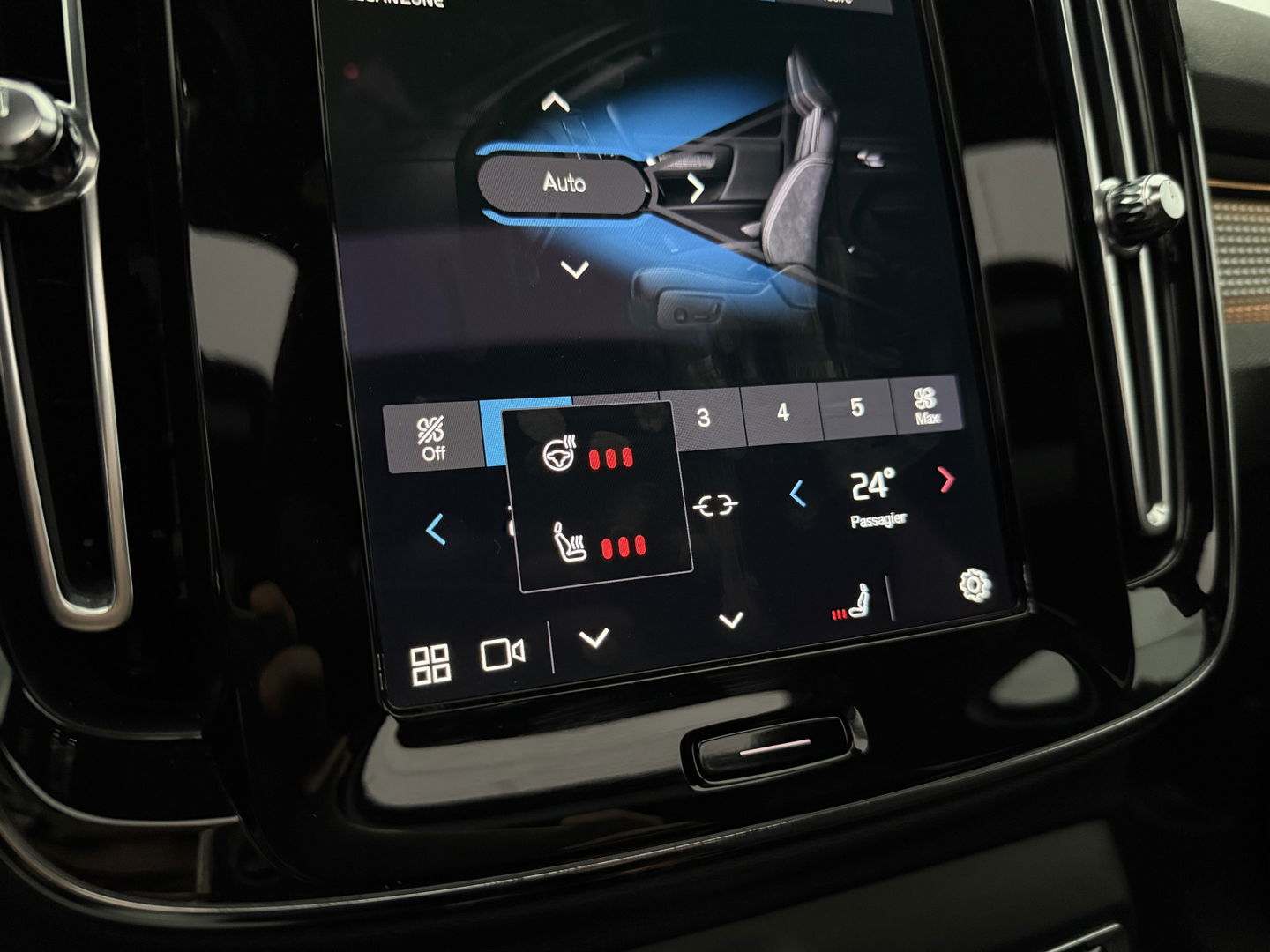 Volvo XC40 Recharge Pure Electric 69 kWh | SOH 94% | Snelladen | H/K | Pano | Memory | 360° | Virtual | Stoel/Stuur verw. | Trekh. | Adap. Cruise | Carplay | NAP