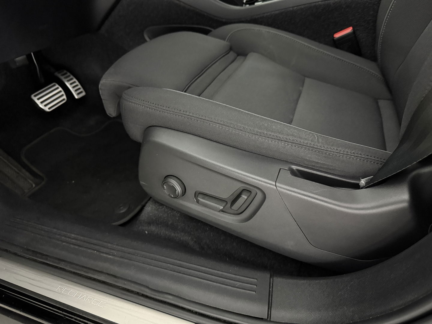 Volvo XC40 Recharge Pure Electric 69 kWh | SOH 94% | Snelladen | H/K | Pano | Memory | 360° | Virtual | Stoel/Stuur verw. | Trekh. | Adap. Cruise | Carplay | NAP