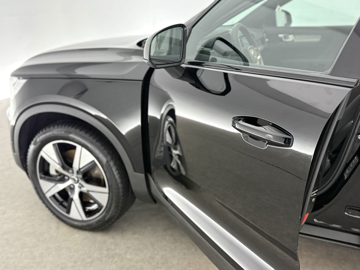 Volvo XC40 Recharge Pure Electric 69 kWh | SOH 94% | Snelladen | H/K | Pano | Memory | 360° | Virtual | Stoel/Stuur verw. | Trekh. | Adap. Cruise | Carplay | NAP