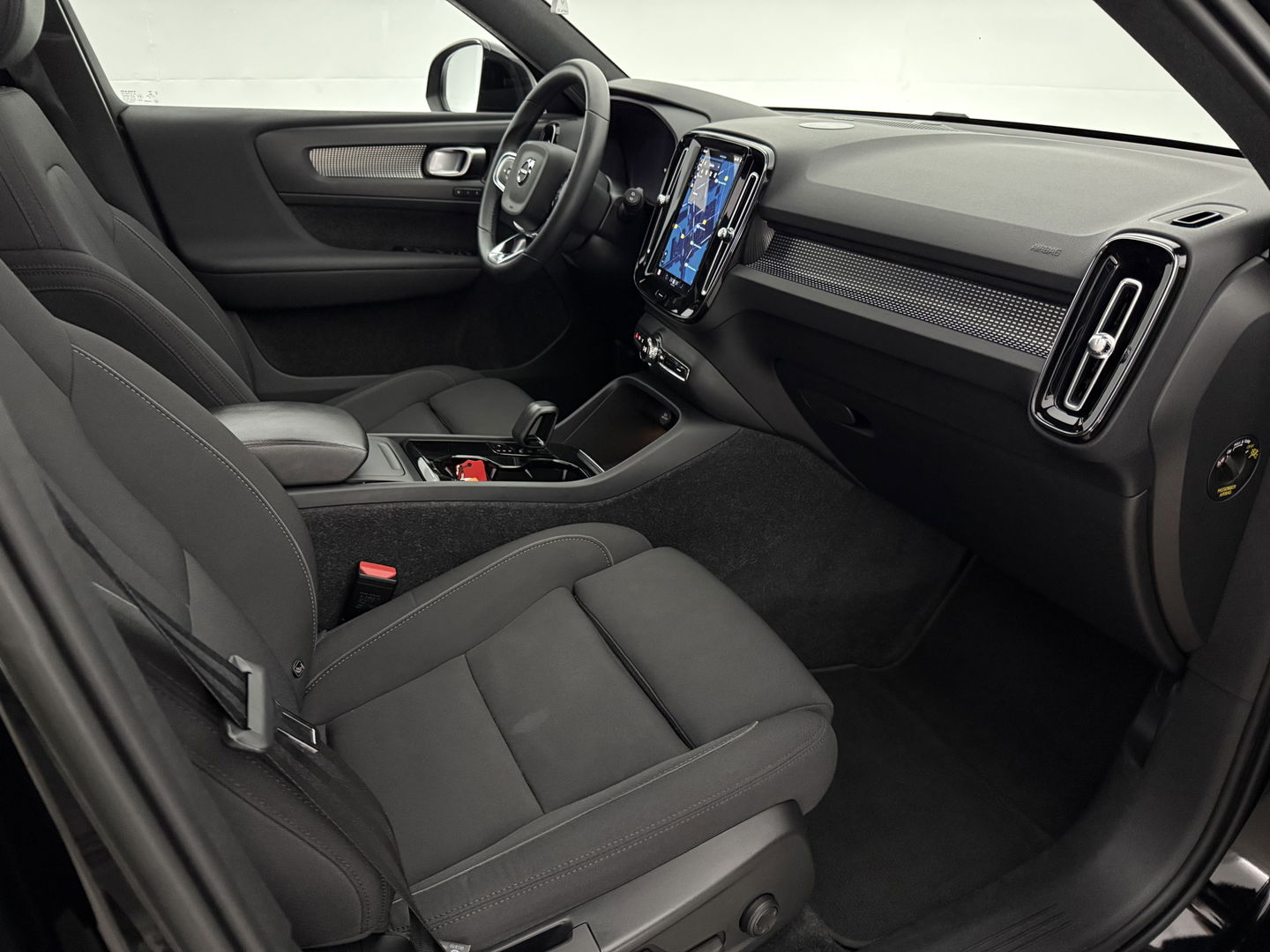 Volvo XC40 Recharge Pure Electric 69 kWh | SOH 94% | Snelladen | H/K | Pano | Memory | 360° | Virtual | Stoel/Stuur verw. | Trekh. | Adap. Cruise | Carplay | NAP