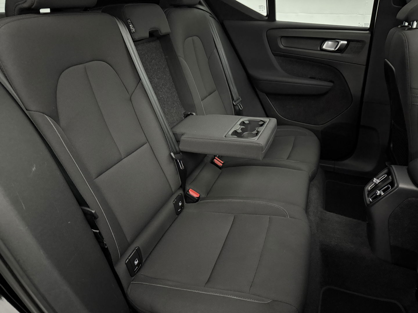 Volvo XC40 Recharge Pure Electric 69 kWh | SOH 94% | Snelladen | H/K | Pano | Memory | 360° | Virtual | Stoel/Stuur verw. | Trekh. | Adap. Cruise | Carplay | NAP