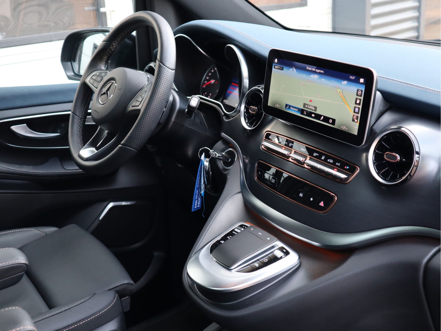 Mercedes-Benz EQV 300 90 kWh Soh 97,3 % - 8 Peroons - Vol Opties - Pano - Luchtvering - Leder