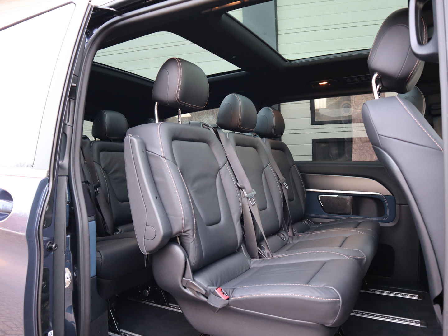 Mercedes-Benz EQV 300 90 kWh Soh 97,3 % - 8 Peroons - Vol Opties - Pano - Luchtvering - Leder