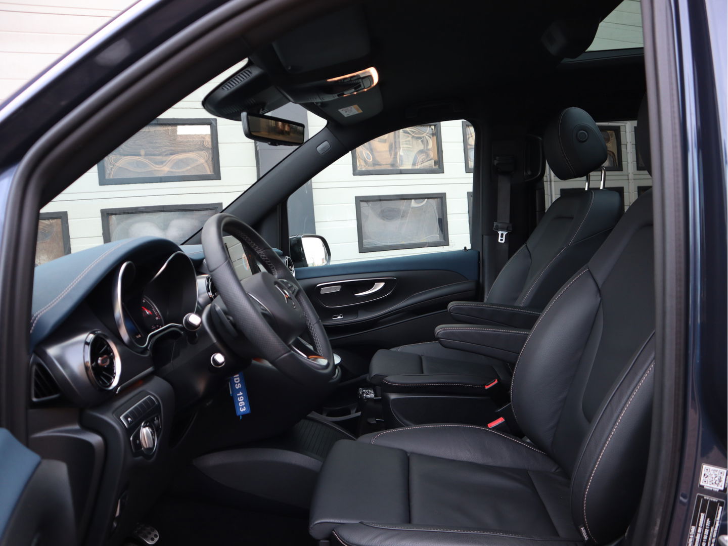 Mercedes-Benz EQV 300 90 kWh Soh 97,3 % - 8 Peroons - Vol Opties - Pano - Luchtvering - Leder