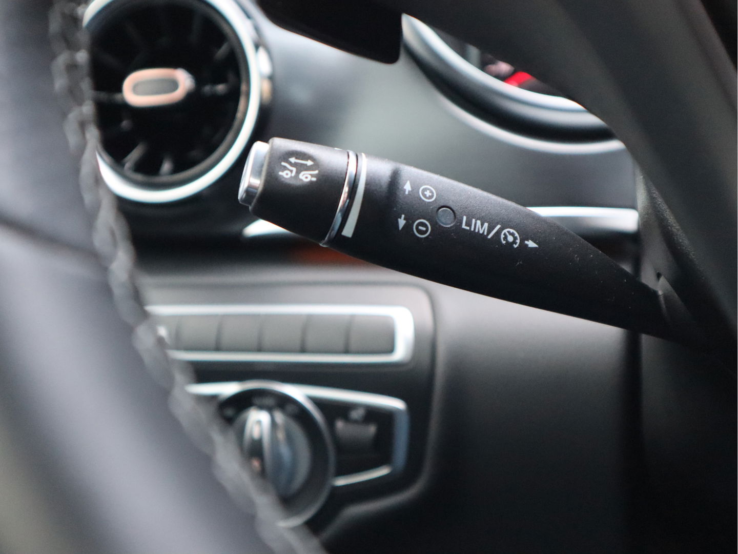 Mercedes-Benz EQV 300 90 kWh Soh 97,3 % - 8 Peroons - Vol Opties - Pano - Luchtvering - Leder