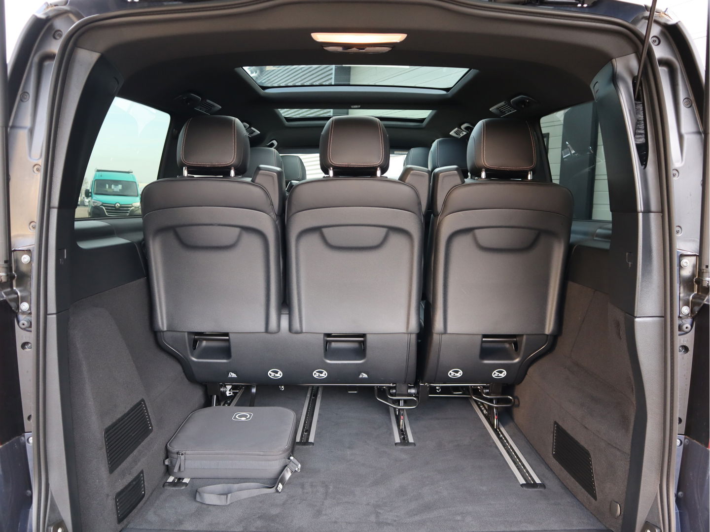 Mercedes-Benz EQV 300 90 kWh Soh 97,3 % - 8 Peroons - Vol Opties - Pano - Luchtvering - Leder