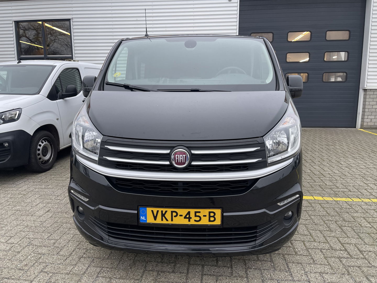 Fiat Talento 2.0 MultiJet 170pk automaat L2H1 SX DC 5 persoons / vaste prijs rijklaar € 21.950 ex btw / lease vanaf € 358 / dubbele schuifdeur / airco / cruise / camera / navigatie / trekhaak !