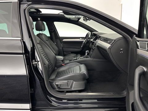 Volkswagen Passat Variant 1.4 TSI GTE Connected Series Plus Aut. *PANO | LEATHER | FULL-LED | CAMERA | NAVI-FULLMAP | ADAPTIVE-CRUISE | HEATED-ERGONOMIC-SPORTSEATS | KEYLESS | PDC | ECC | PRIVACYGLASS | AMBIENTLIGHT | KEYLESS | 18''ALU*