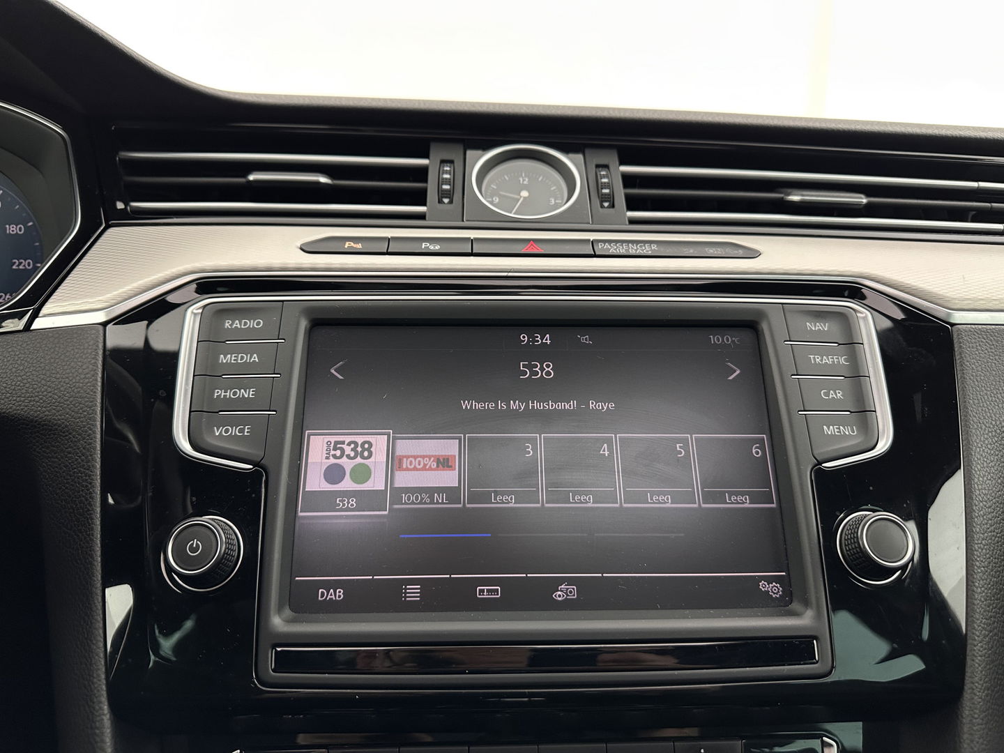 Volkswagen Passat Variant 1.4 TSI GTE Connected Series Plus Aut. *PANO | LEATHER | FULL-LED | CAMERA | NAVI-FULLMAP | ADAPTIVE-CRUISE | HEATED-ERGONOMIC-SPORTSEATS | KEYLESS | PDC | ECC | PRIVACYGLASS | AMBIENTLIGHT | KEYLESS | 18''ALU*