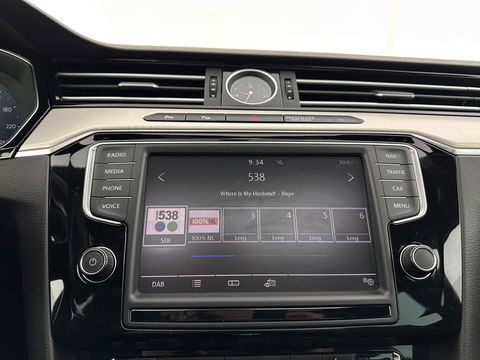 Volkswagen Passat Variant 1.4 TSI GTE Connected Series Plus Aut. *PANO | LEATHER | FULL-LED | CAMERA | NAVI-FULLMAP | ADAPTIVE-CRUISE | HEATED-ERGONOMIC-SPORTSEATS | KEYLESS | PDC | ECC | PRIVACYGLASS | AMBIENTLIGHT | KEYLESS | 18''ALU*