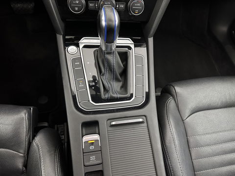 Volkswagen Passat Variant 1.4 TSI GTE Connected Series Plus Aut. *PANO | LEATHER | FULL-LED | CAMERA | NAVI-FULLMAP | ADAPTIVE-CRUISE | HEATED-ERGONOMIC-SPORTSEATS | KEYLESS | PDC | ECC | PRIVACYGLASS | AMBIENTLIGHT | KEYLESS | 18''ALU*