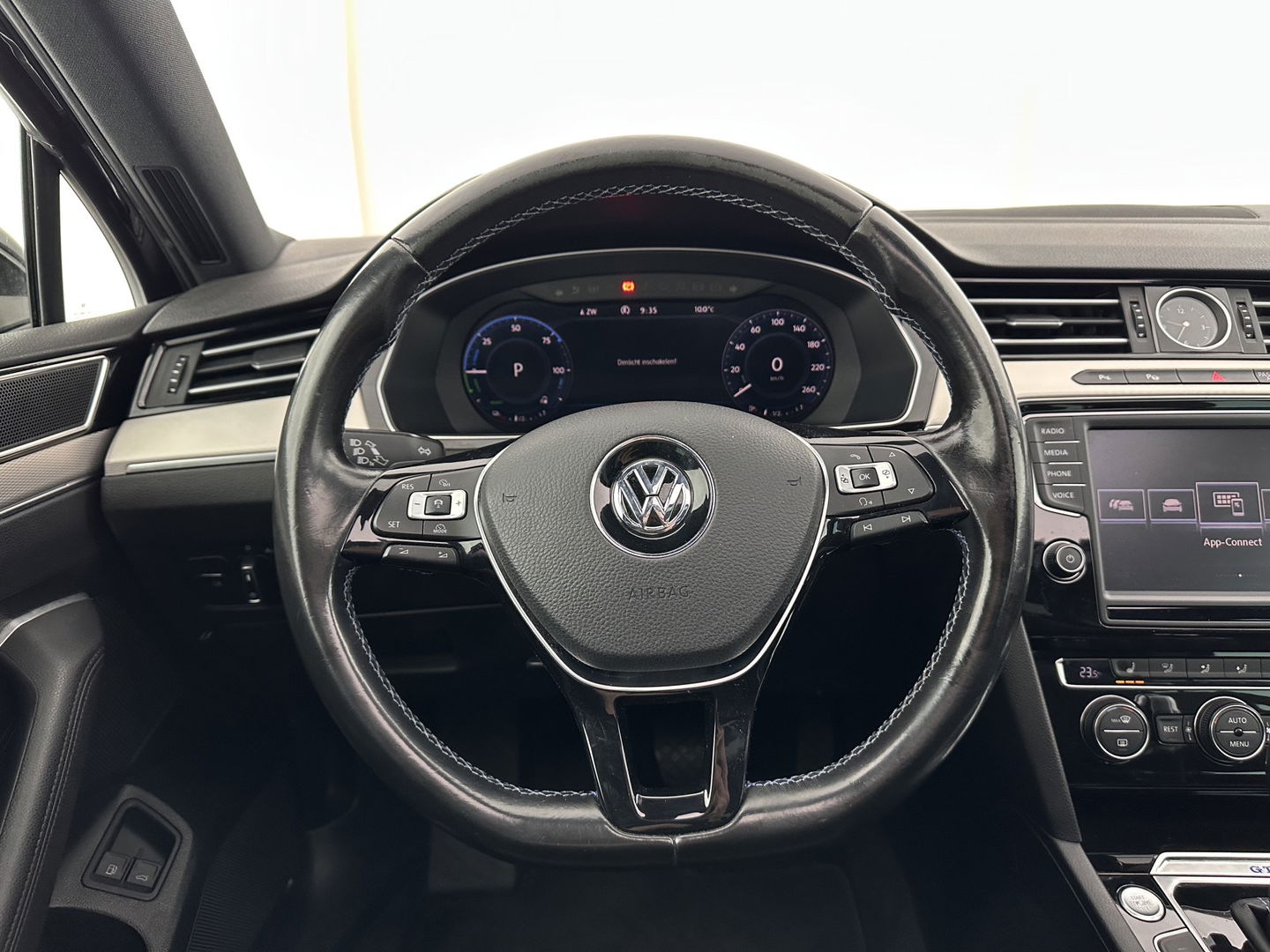 Volkswagen Passat Variant 1.4 TSI GTE Connected Series Plus Aut. *PANO | LEATHER | FULL-LED | CAMERA | NAVI-FULLMAP | ADAPTIVE-CRUISE | HEATED-ERGONOMIC-SPORTSEATS | KEYLESS | PDC | ECC | PRIVACYGLASS | AMBIENTLIGHT | KEYLESS | 18''ALU*