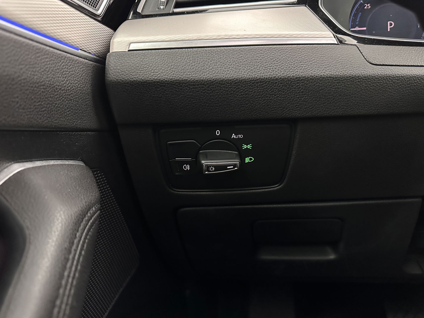 Volkswagen Passat Variant 1.4 TSI GTE Connected Series Plus Aut. *PANO | LEATHER | FULL-LED | CAMERA | NAVI-FULLMAP | ADAPTIVE-CRUISE | HEATED-ERGONOMIC-SPORTSEATS | KEYLESS | PDC | ECC | PRIVACYGLASS | AMBIENTLIGHT | KEYLESS | 18''ALU*