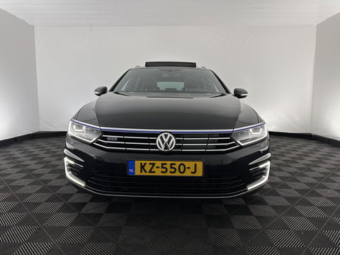 Volkswagen Passat Variant 1.4 TSI GTE Connected Series Plus Aut. *PANO | LEATHER | FULL-LED | CAMERA | NAVI-FULLMAP | ADAPTIVE-CRUISE | HEATED-ERGONOMIC-SPORTSEATS | KEYLESS | PDC | ECC | PRIVACYGLASS | AMBIENTLIGHT | KEYLESS | 18''ALU*