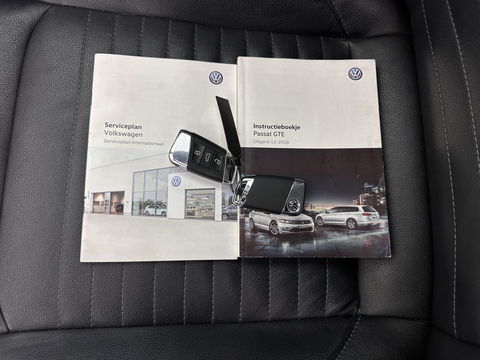 Volkswagen Passat Variant 1.4 TSI GTE Connected Series Plus Aut. *PANO | LEATHER | FULL-LED | CAMERA | NAVI-FULLMAP | ADAPTIVE-CRUISE | HEATED-ERGONOMIC-SPORTSEATS | KEYLESS | PDC | ECC | PRIVACYGLASS | AMBIENTLIGHT | KEYLESS | 18''ALU*