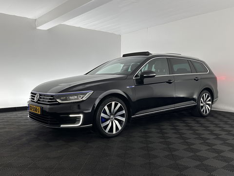 Volkswagen Passat Variant 1.4 TSI GTE Connected Series Plus Aut. *PANO | LEATHER | FULL-LED | CAMERA | NAVI-FULLMAP | ADAPTIVE-CRUISE | HEATED-ERGONOMIC-SPORTSEATS | KEYLESS | PDC | ECC | PRIVACYGLASS | AMBIENTLIGHT | KEYLESS | 18''ALU*