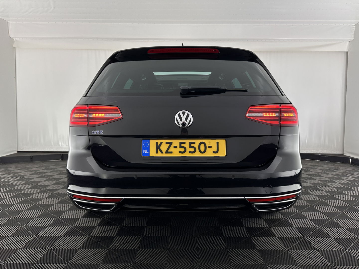 Volkswagen Passat Variant 1.4 TSI GTE Connected Series Plus Aut. *PANO | LEATHER | FULL-LED | CAMERA | NAVI-FULLMAP | ADAPTIVE-CRUISE | HEATED-ERGONOMIC-SPORTSEATS | KEYLESS | PDC | ECC | PRIVACYGLASS | AMBIENTLIGHT | KEYLESS | 18''ALU*