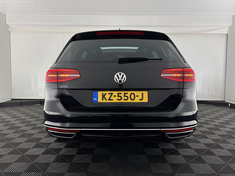 Volkswagen Passat Variant 1.4 TSI GTE Connected Series Plus Aut. *PANO | LEATHER | FULL-LED | CAMERA | NAVI-FULLMAP | ADAPTIVE-CRUISE | HEATED-ERGONOMIC-SPORTSEATS | KEYLESS | PDC | ECC | PRIVACYGLASS | AMBIENTLIGHT | KEYLESS | 18''ALU*