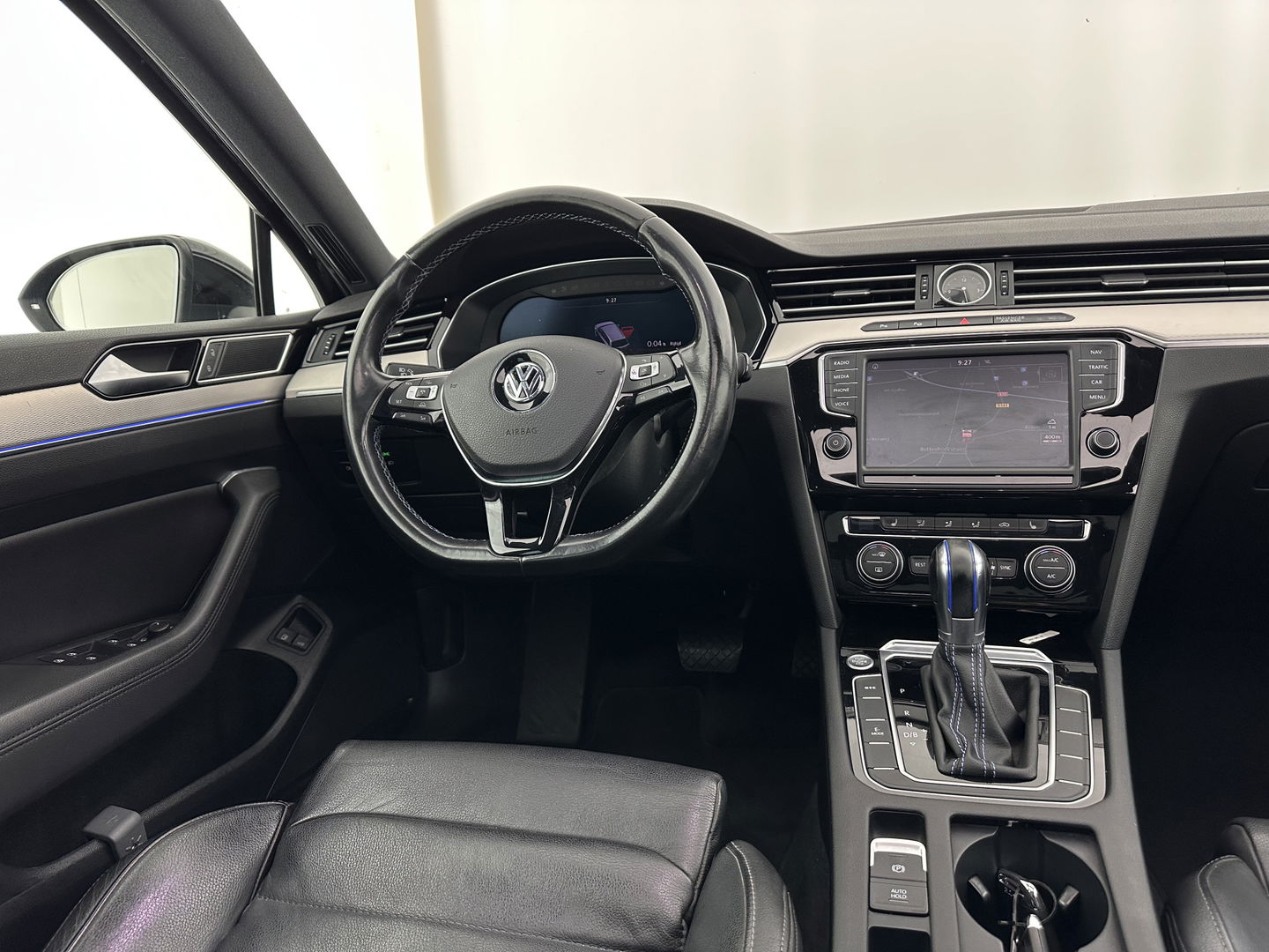 Volkswagen Passat Variant 1.4 TSI GTE Connected Series Plus Aut. *PANO | LEATHER | FULL-LED | CAMERA | NAVI-FULLMAP | ADAPTIVE-CRUISE | HEATED-ERGONOMIC-SPORTSEATS | KEYLESS | PDC | ECC | PRIVACYGLASS | AMBIENTLIGHT | KEYLESS | 18''ALU*