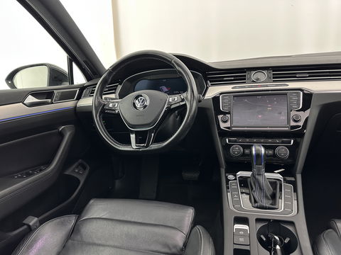 Volkswagen Passat Variant 1.4 TSI GTE Connected Series Plus Aut. *PANO | LEATHER | FULL-LED | CAMERA | NAVI-FULLMAP | ADAPTIVE-CRUISE | HEATED-ERGONOMIC-SPORTSEATS | KEYLESS | PDC | ECC | PRIVACYGLASS | AMBIENTLIGHT | KEYLESS | 18''ALU*