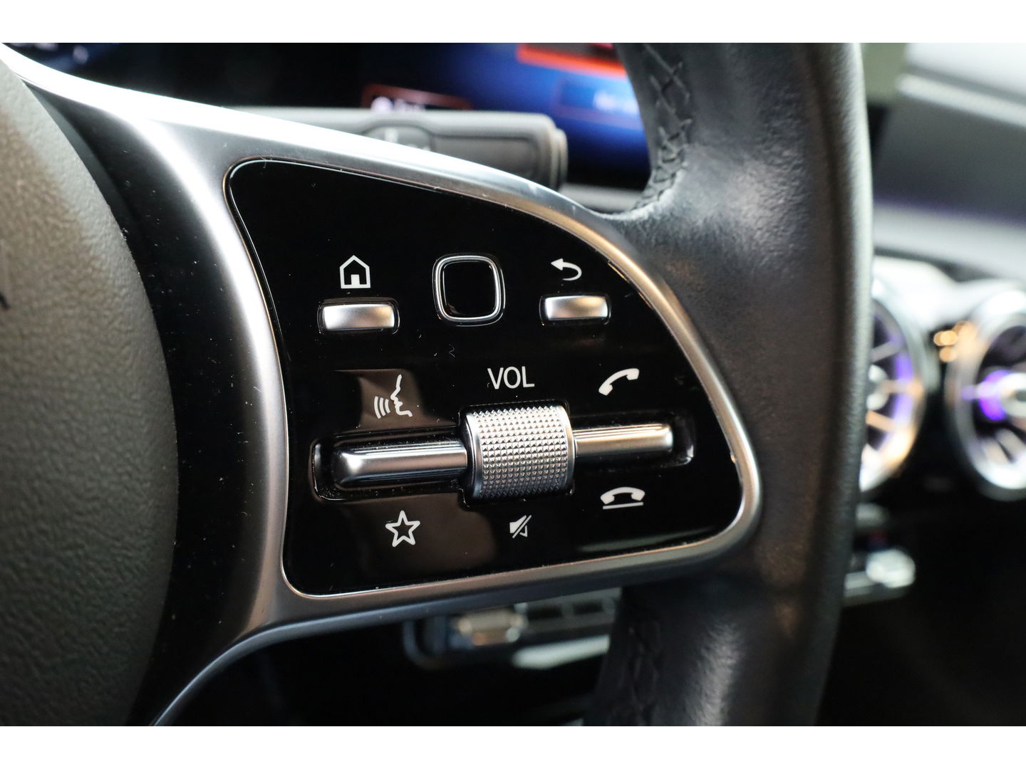 Mercedes-Benz A-Klasse 250 e Business Solution Luxury Limited | Elek. Trekhaak | Leder | Stoelverw. | Navi | Camera | All Season | Cruise Control | 17''