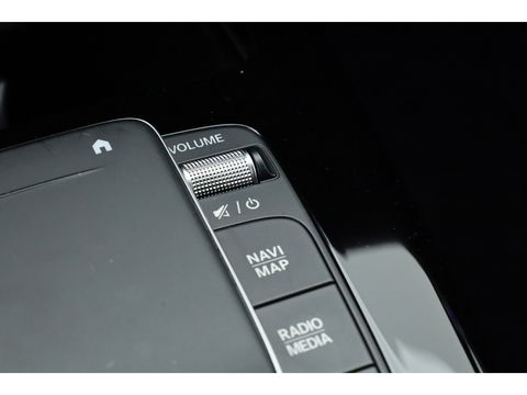 Mercedes-Benz A-Klasse 250 e Business Solution Luxury Limited | Elek. Trekhaak | Leder | Stoelverw. | Navi | Camera | All Season | Cruise Control | 17''