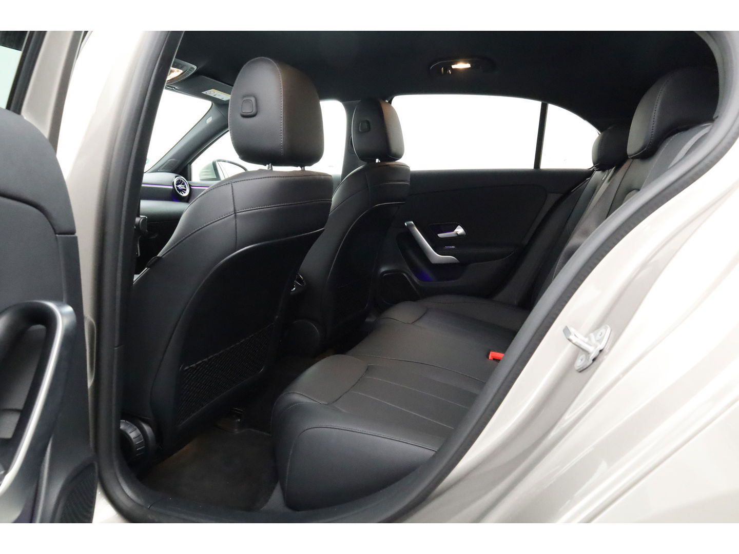 Mercedes-Benz A-Klasse 250 e Business Solution Luxury Limited | Elek. Trekhaak | Leder | Stoelverw. | Navi | Camera | All Season | Cruise Control | 17''