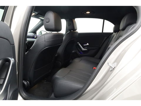 Mercedes-Benz A-Klasse 250 e Business Solution Luxury Limited | Elek. Trekhaak | Leder | Stoelverw. | Navi | Camera | All Season | Cruise Control | 17''