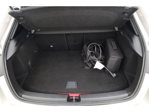 Mercedes-Benz A-Klasse 250 e Business Solution Luxury Limited | Elek. Trekhaak | Leder | Stoelverw. | Navi | Camera | All Season | Cruise Control | 17''