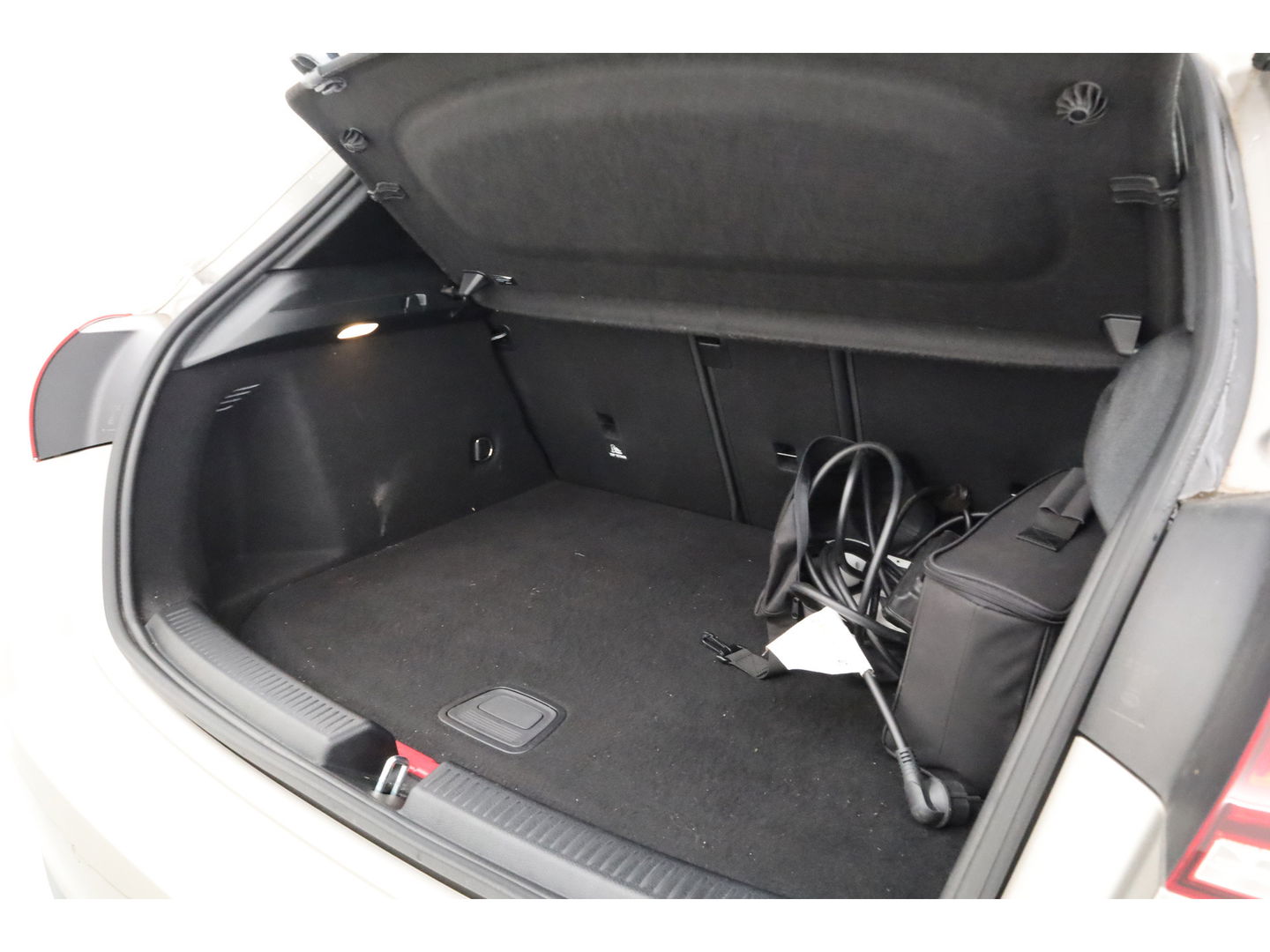 Mercedes-Benz A-Klasse 250 e Business Solution Luxury Limited | Elek. Trekhaak | Leder | Stoelverw. | Navi | Camera | All Season | Cruise Control | 17''