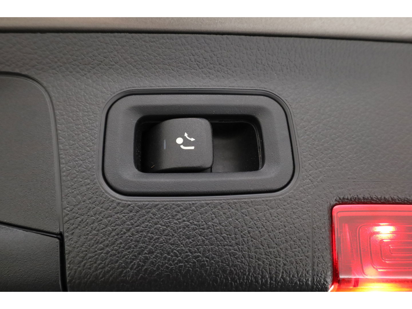 Mercedes-Benz A-Klasse 250 e Business Solution Luxury Limited | Elek. Trekhaak | Leder | Stoelverw. | Navi | Camera | All Season | Cruise Control | 17''