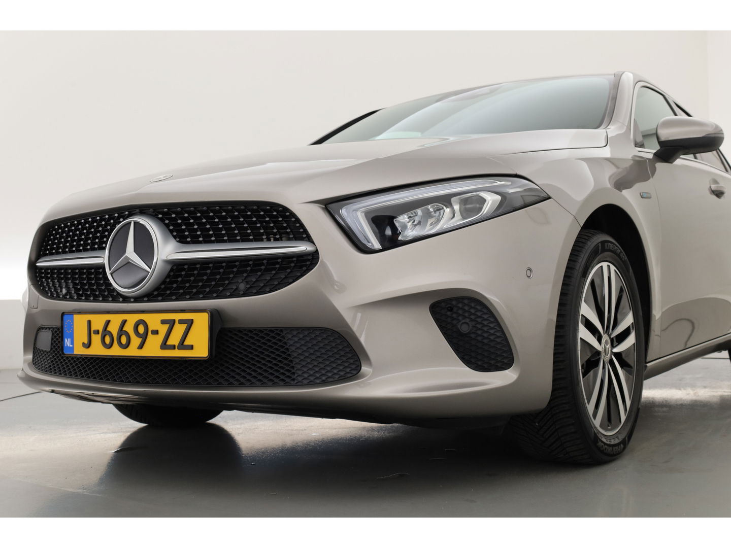 Mercedes-Benz A-Klasse 250 e Business Solution Luxury Limited | Elek. Trekhaak | Leder | Stoelverw. | Navi | Camera | All Season | Cruise Control | 17''