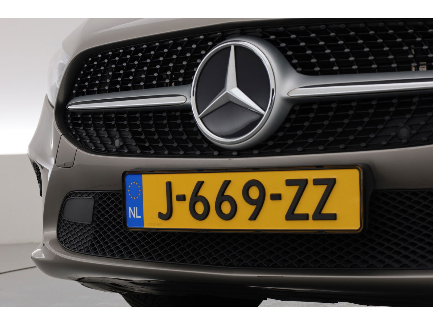 Mercedes-Benz A-Klasse 250 e Business Solution Luxury Limited | Elek. Trekhaak | Leder | Stoelverw. | Navi | Camera | All Season | Cruise Control | 17''