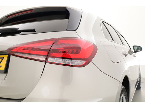 Mercedes-Benz A-Klasse 250 e Business Solution Luxury Limited | Elek. Trekhaak | Leder | Stoelverw. | Navi | Camera | All Season | Cruise Control | 17''