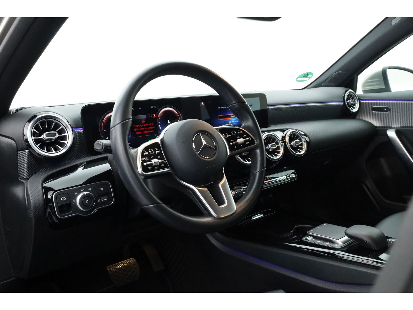 Mercedes-Benz A-Klasse 250 e Business Solution Luxury Limited | Elek. Trekhaak | Leder | Stoelverw. | Navi | Camera | All Season | Cruise Control | 17''