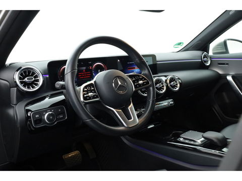 Mercedes-Benz A-Klasse 250 e Business Solution Luxury Limited | Elek. Trekhaak | Leder | Stoelverw. | Navi | Camera | All Season | Cruise Control | 17''