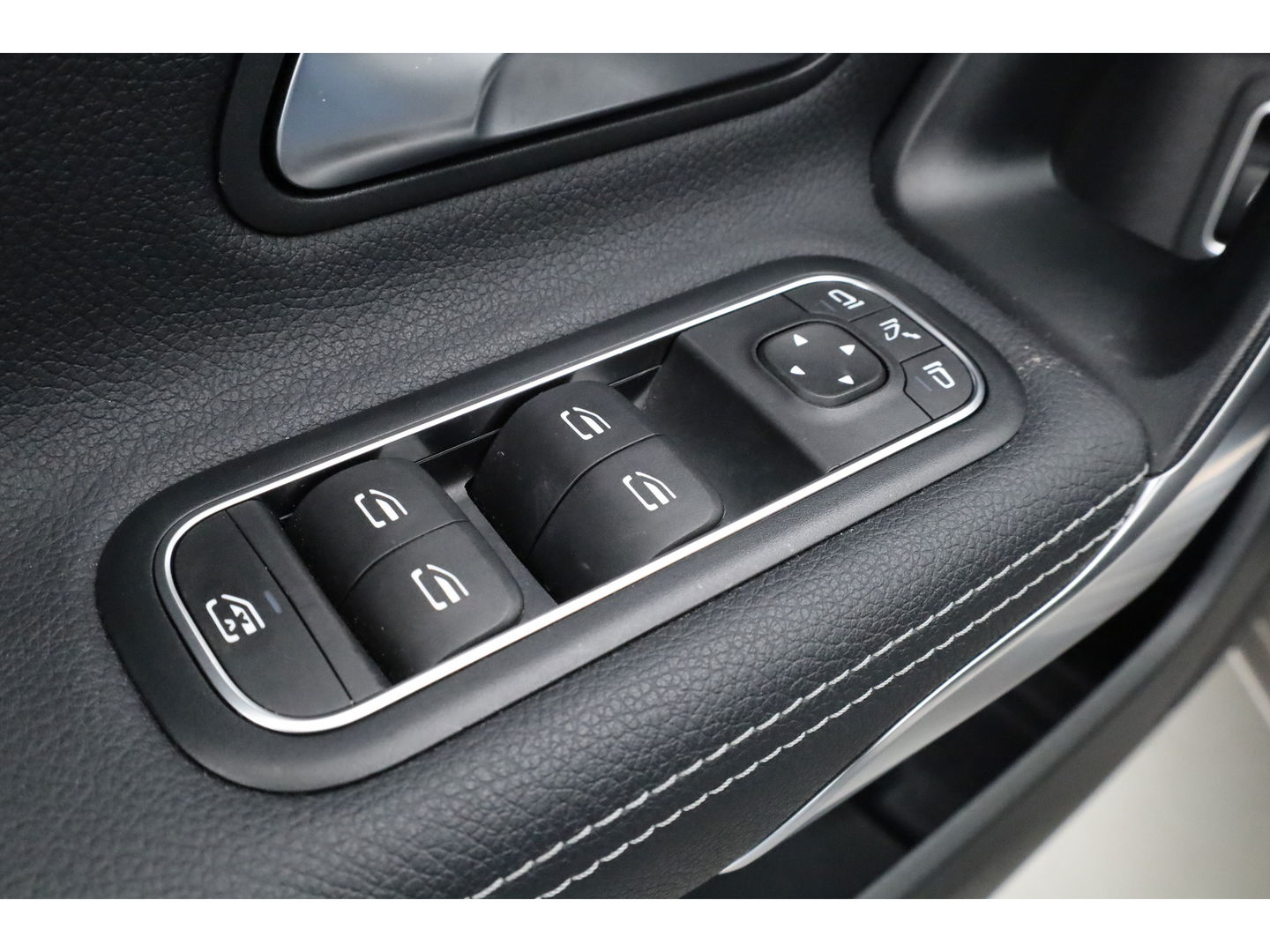 Mercedes-Benz A-Klasse 250 e Business Solution Luxury Limited | Elek. Trekhaak | Leder | Stoelverw. | Navi | Camera | All Season | Cruise Control | 17''