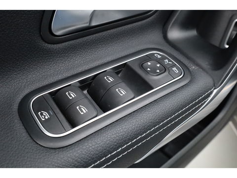 Mercedes-Benz A-Klasse 250 e Business Solution Luxury Limited | Elek. Trekhaak | Leder | Stoelverw. | Navi | Camera | All Season | Cruise Control | 17''