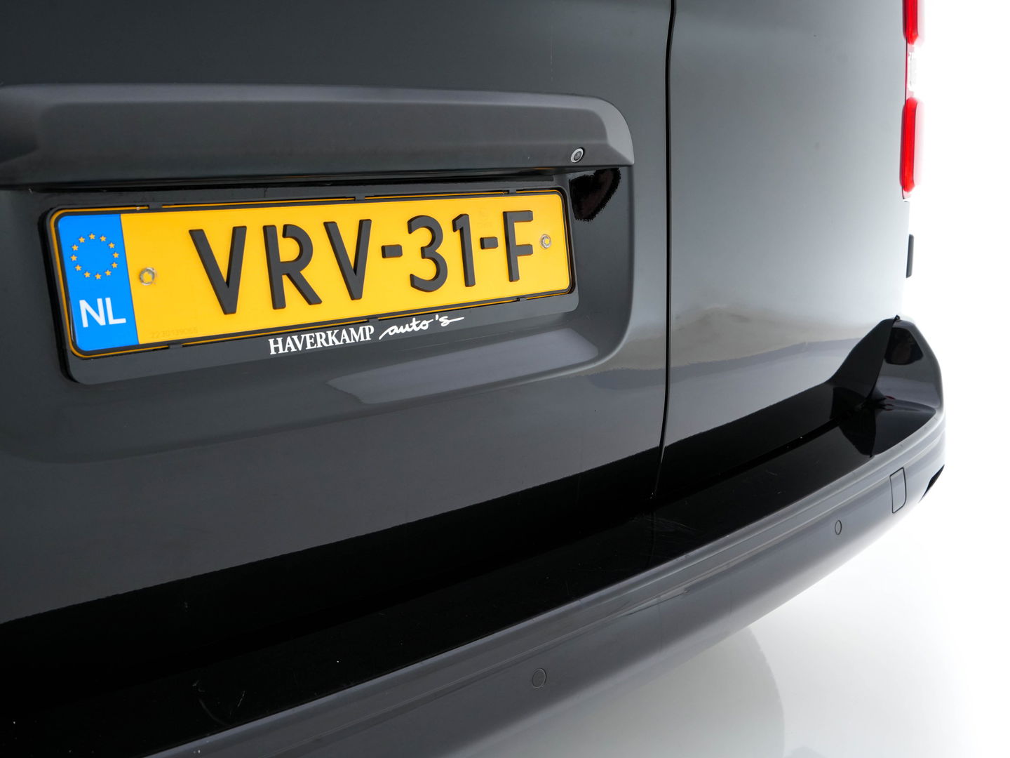 Opel Vivaro-e L2H1 Innovation 50 kWh 3-Pers [ 3-Fase-11kW ] {SOH-93%} Aut. *LEATHER | NAVI-FULLMAP | CAMERA | AIRCO | DAB+ | PDC | CRUISE | CARPLAY*