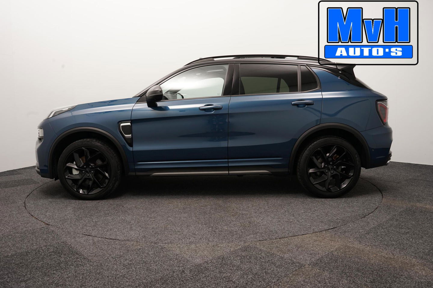 Lynk & Co 01 1.5 Hybride|FULL BLACK XL|ZWARTE.HEMEL|TREKH|NAP