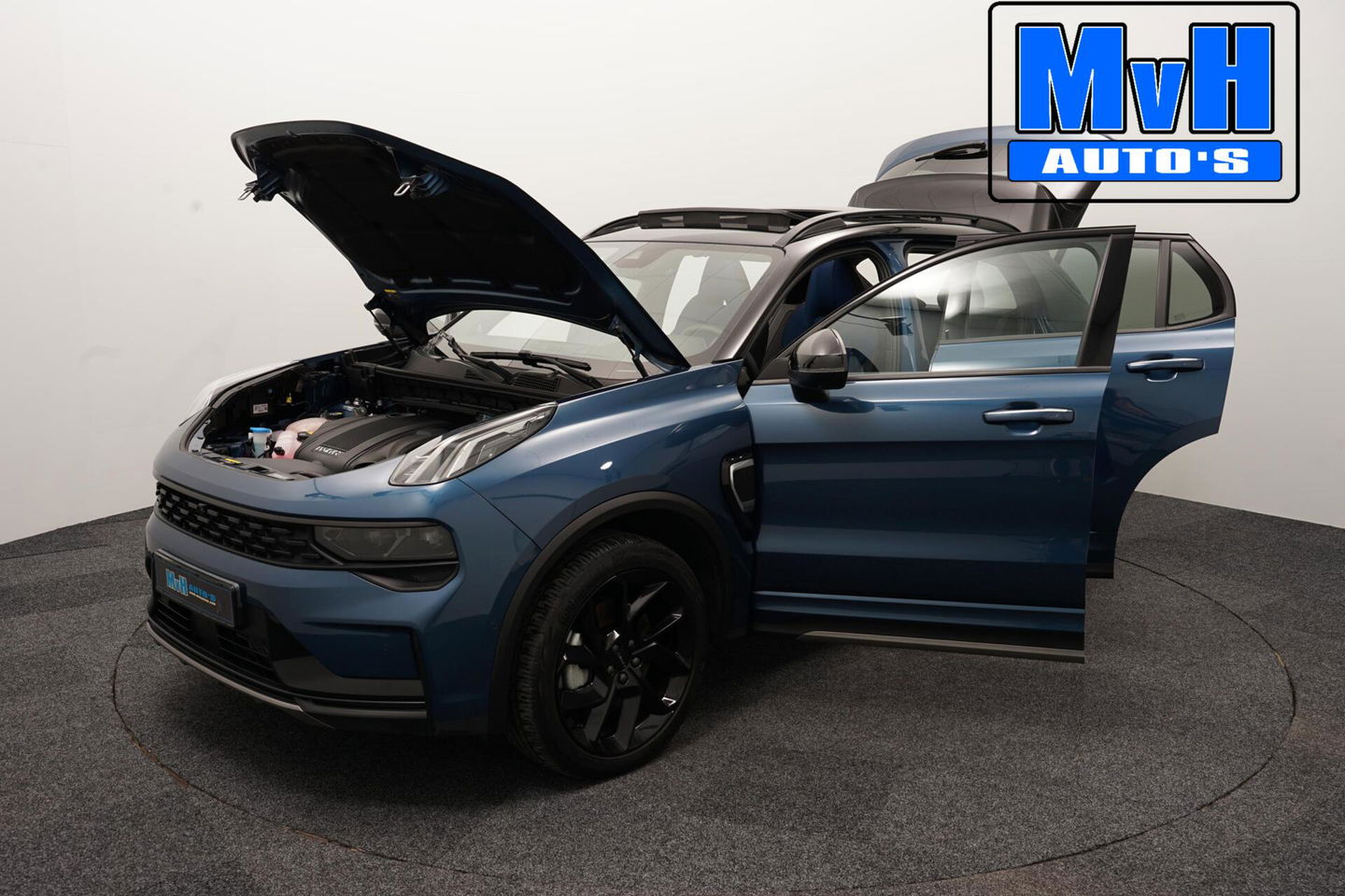 Lynk & Co 01 1.5 Hybride|FULL BLACK XL|ZWARTE.HEMEL|TREKH|NAP