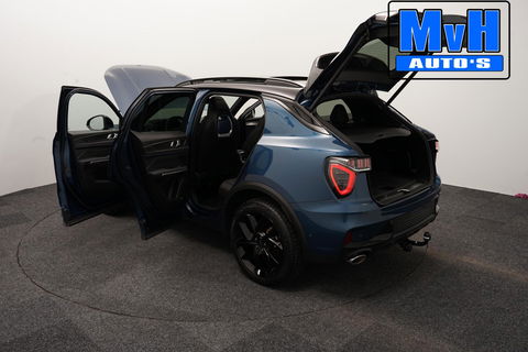 Lynk & Co 01 1.5 Hybride|FULL BLACK XL|ZWARTE.HEMEL|TREKH|NAP