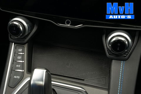 Lynk & Co 01 1.5 Hybride|FULL BLACK XL|ZWARTE.HEMEL|TREKH|NAP