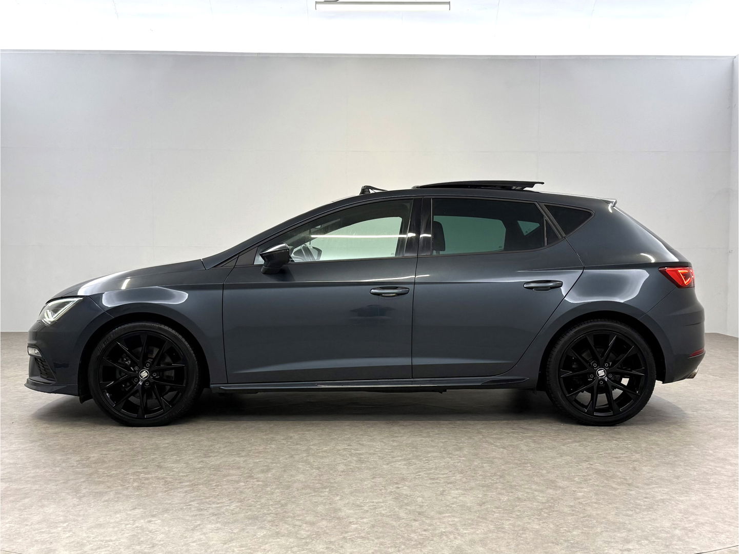 SEAT Leon 2.0 191PK TSI FR | Pano | Sfeerverl. | Virtual | Carplay | Camera | Stoelverw. | Navi | Cruise