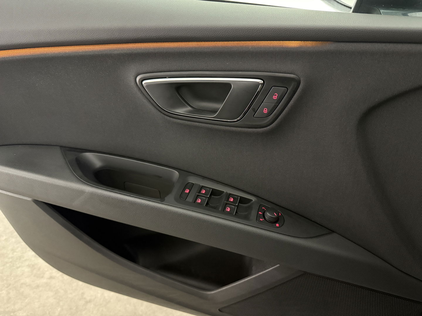 SEAT Leon 2.0 191PK TSI FR | Pano | Sfeerverl. | Virtual | Carplay | Camera | Stoelverw. | Navi | Cruise